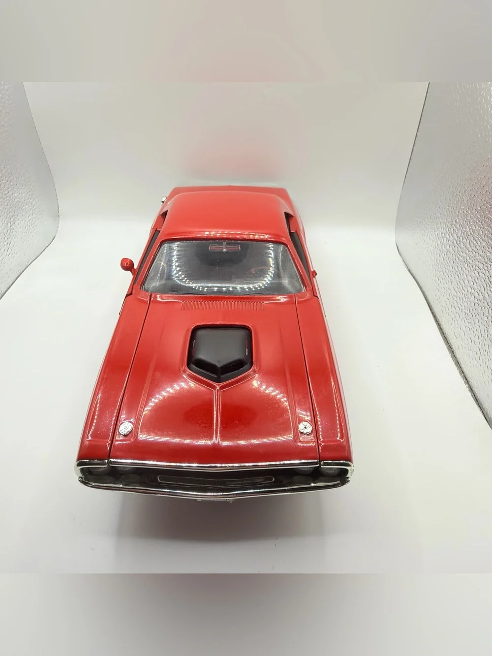 10A ERTL American Muscle - 1970 DODGE CHALLENGER R/T HEMI Red 1/18 Loose No Box